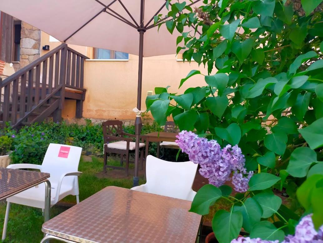 Hotel Rural El Yantar De Gredos San Martín del Pimpollar Екстериор снимка