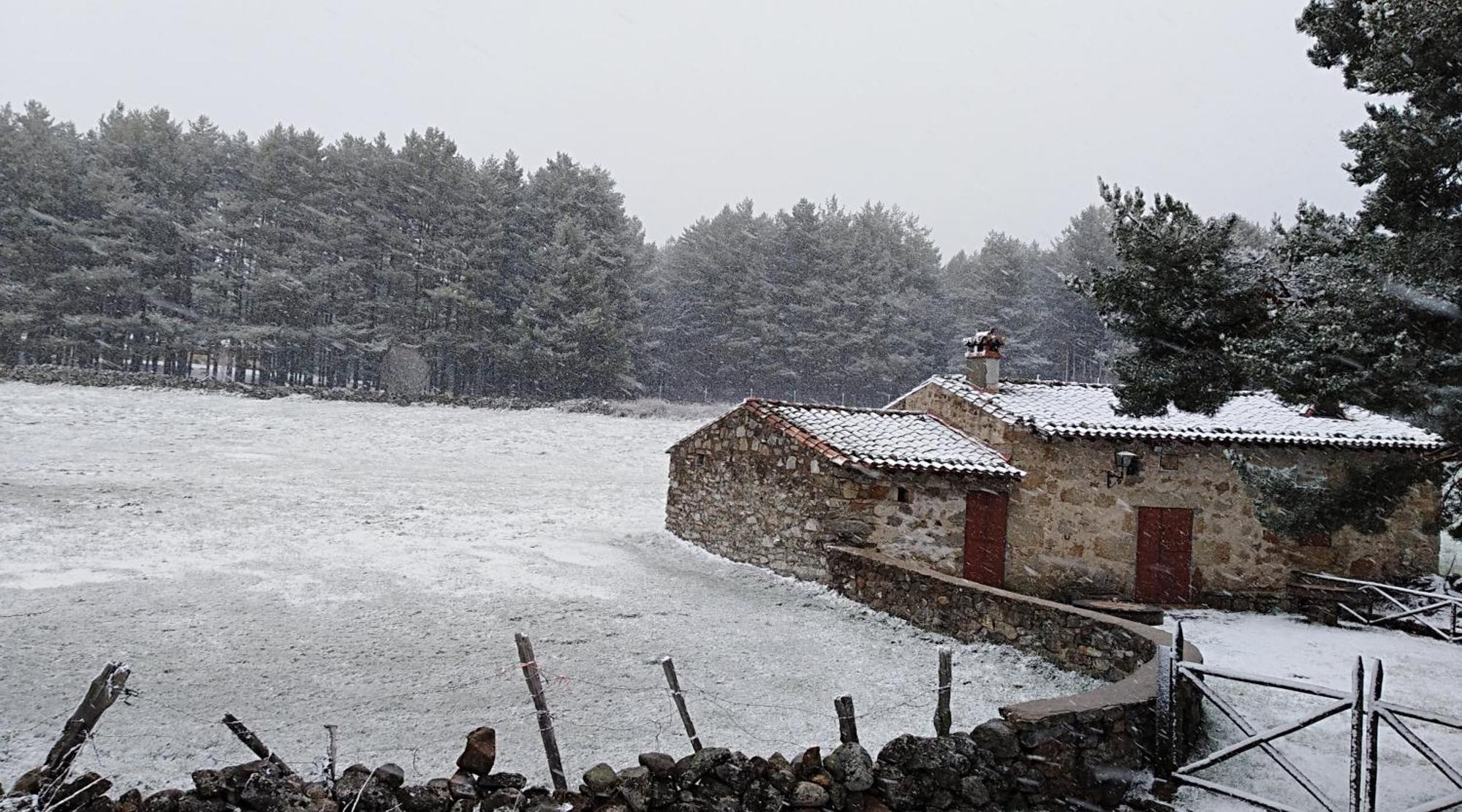 Hotel Rural El Yantar De Gredos San Martín del Pimpollar Екстериор снимка