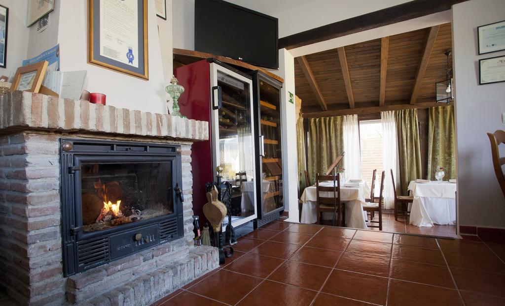 Hotel Rural El Yantar De Gredos San Martín del Pimpollar Екстериор снимка